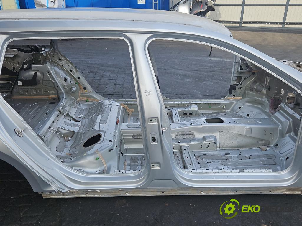 Vw Passat B8 2014 - 2.0 tdi 150 HP automatic 110 kW 1968 cm3 5- Práh: pravý  (Karoséria ostatné)