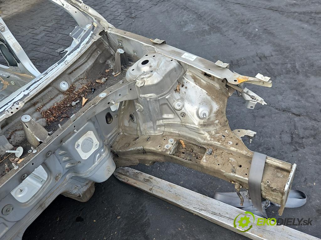 Vw Passat B8 2014 - 2.0 tdi 150 HP automatic 110 kW 1968 cm3 5- štvrťka ľavé