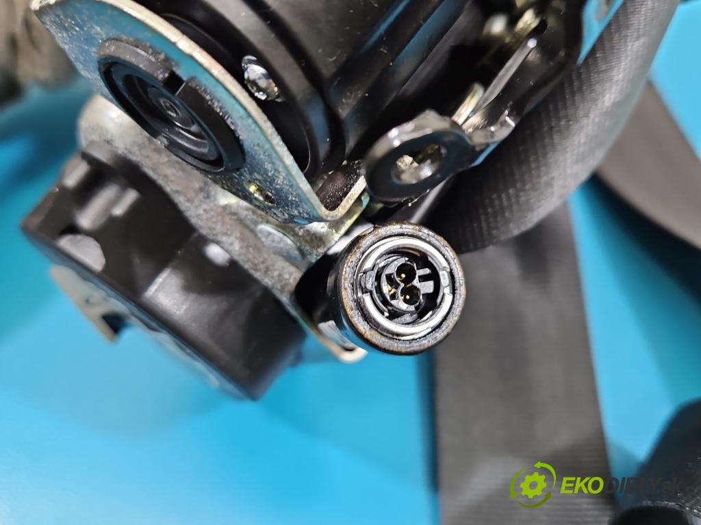 Vw Passat B8 2014 - 2.0 tdi 150 hp automatic 110 kW 1968 cm3 5- stěna bezpečnost přední pravý 631627100C