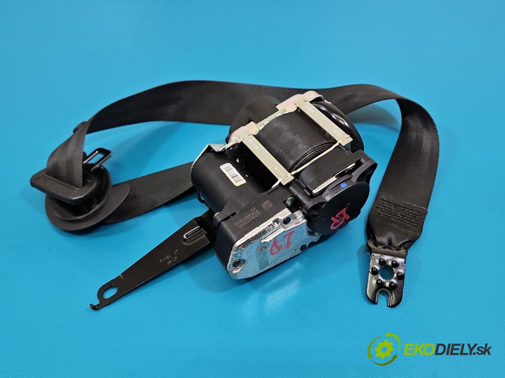 Vw Passat B8 2014 - 2.0 tdi 150 hp automatic 110 kW 1968 cm3 5- stěna bezpečnost přední pravý 631627100C