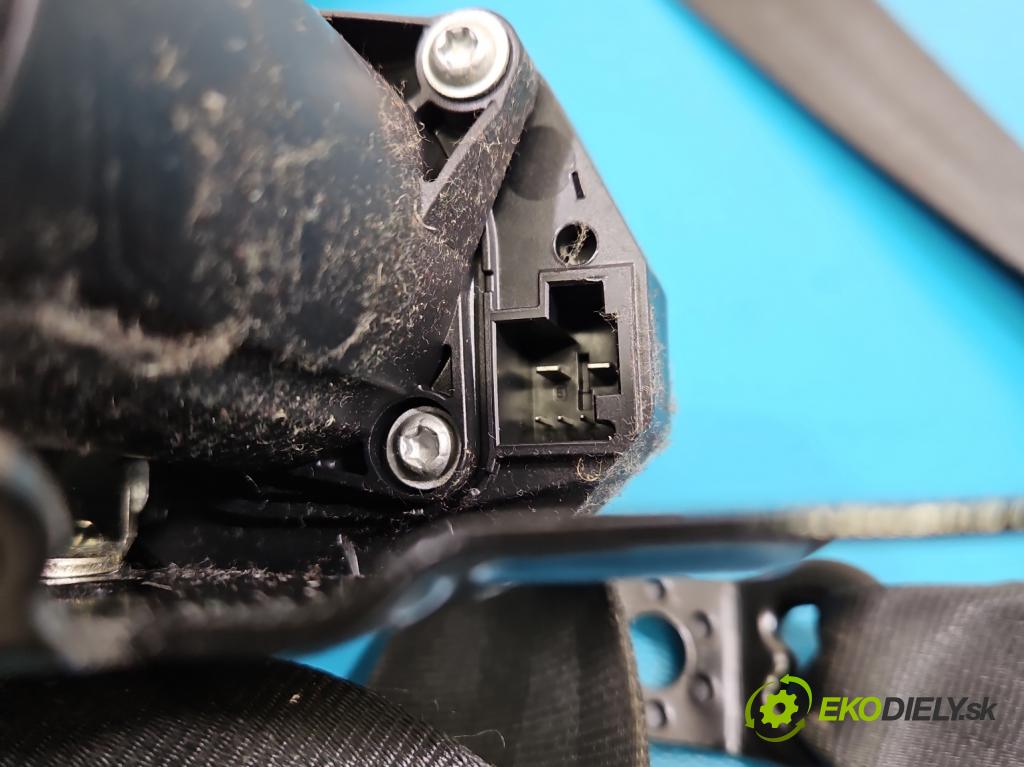 Vw Passat B8 2014 - 2.0 tdi 150 hp automatic 110 kW 1968 cm3 5- stěna bezpečnost přední pravý 631627100C