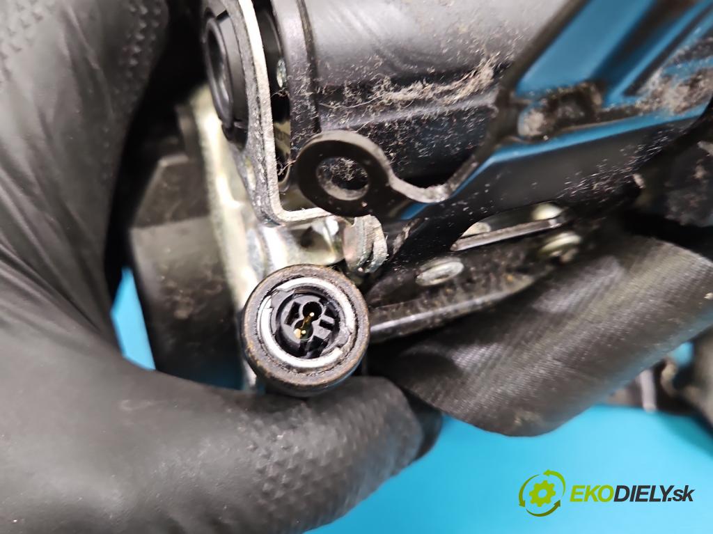 Vw Passat B8 2014 - 2.0 tdi 150 hp automatic 110 kW 1968 cm3 5- stěna bezpečnost přední pravý 631627100C