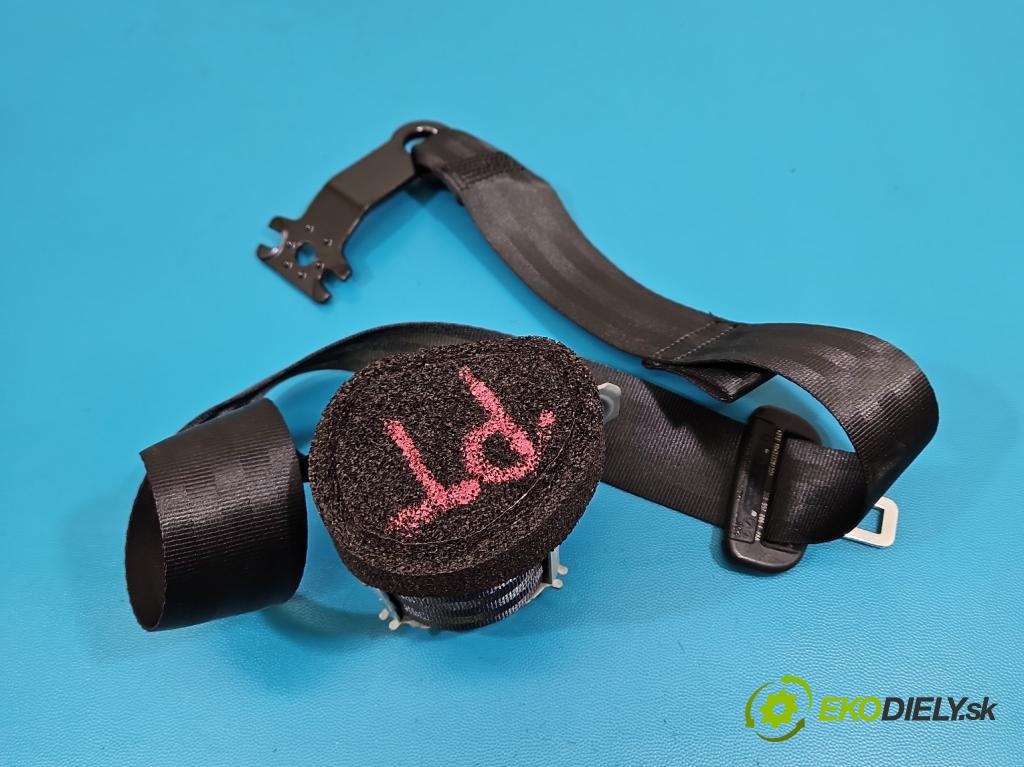 Vw Passat B8 2014 - 2.0 tdi 150 hp automatic 110 kW 1968 cm3 5- stěna bezpečnost zadní pravý 3G9857806F