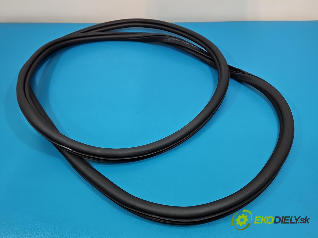 Vw Passat B8 2014 - 2.0 tdi 150 hp automatic 110 kW 1968 cm3 5- Těsnění: dveře přední pravé 3G0867912K