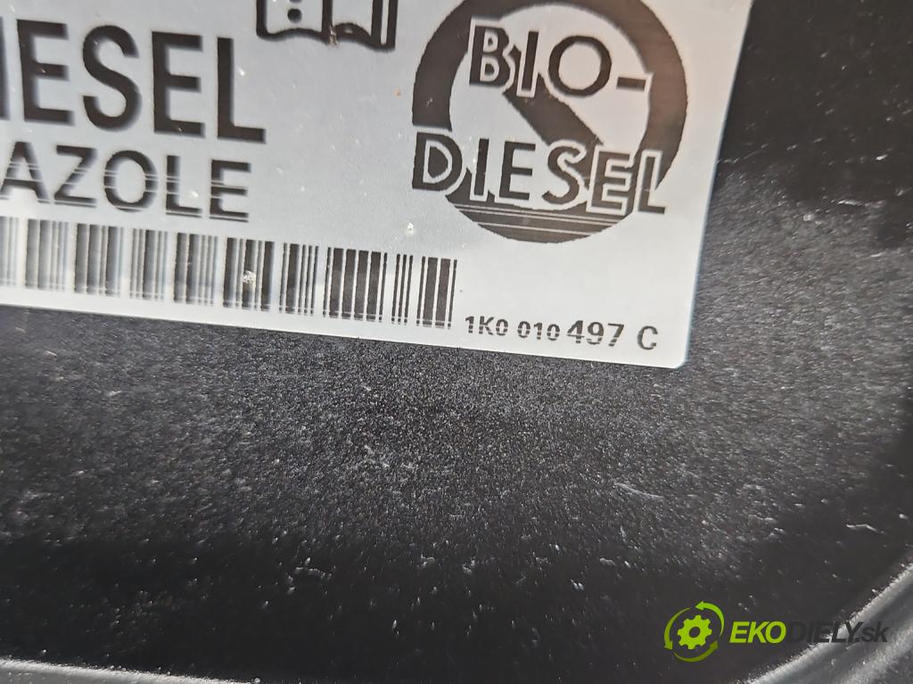 Vw Passat B8 2014 - 2.0 tdi 150 HP automatic 110 kW 1968 cm3 5- Klapka nádrže palivo  (Kľučka dverí ostatné)