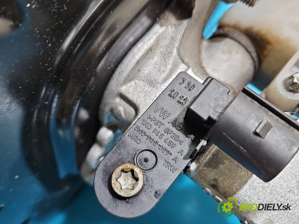 Vw Passat B8 2014 - 2.0 tdi 150 HP automatic 110 kW 1968 cm3 5- servo brzdové 5Q1614105CG