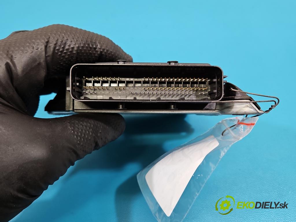 Vw Passat B8 2014 - 2.0 tdi 150 HP automatic 110 kW 1968 cm3 5- riadiaca jednotka vankúše: 3Q0959655BA