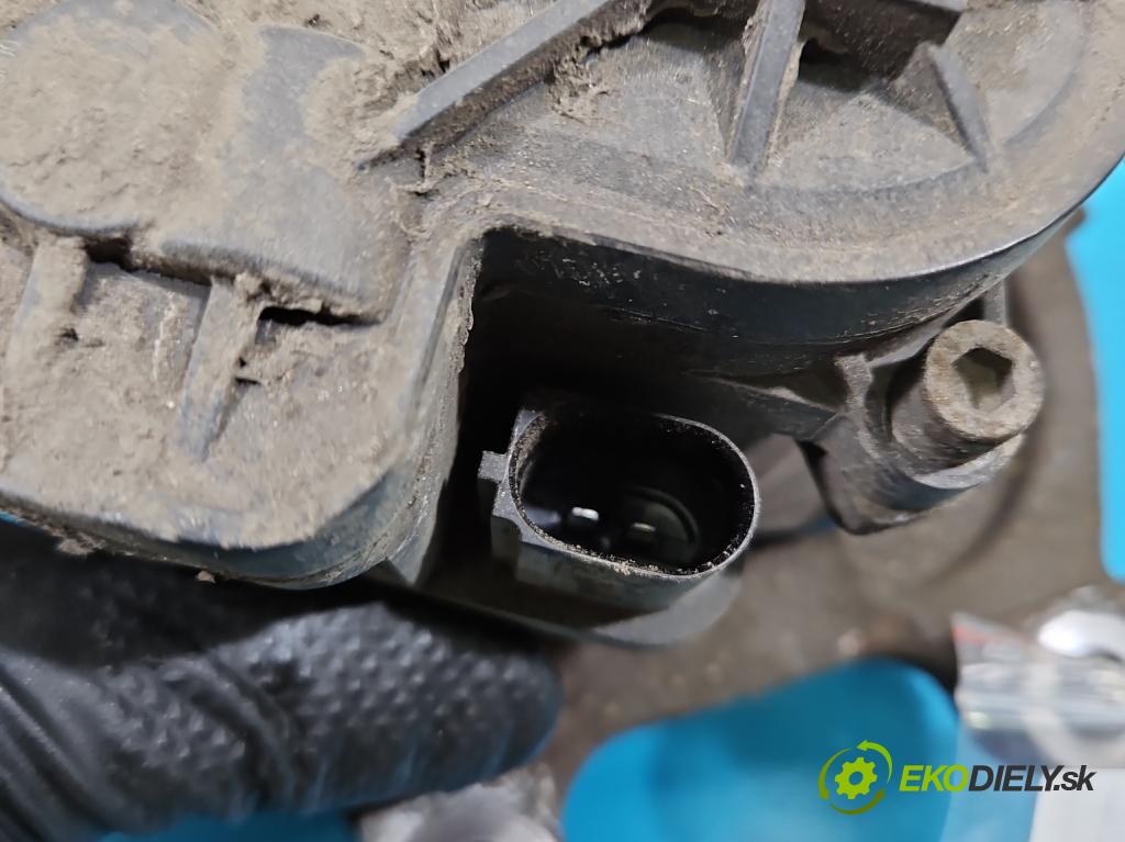 Vw Passat B8 2014 - 2.0 tdi 150 HP automatic 110 kW 1968 cm3 5- brzdič zadné ľavý 3Q0615405J (Kľučka dverí ostatné)