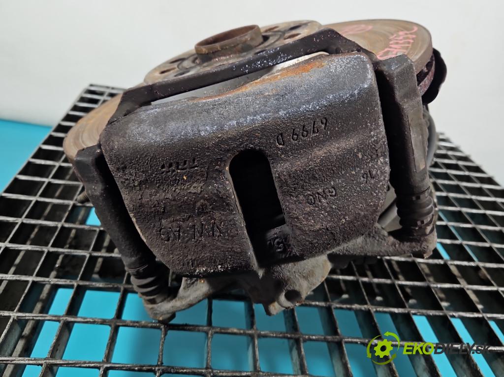 Vw Passat B8 2014 - 2.0 tdi 150 HP automatic 110 kW 1968 cm3 5- brzdič predné pravý  (Kľučka dverí ostatné)