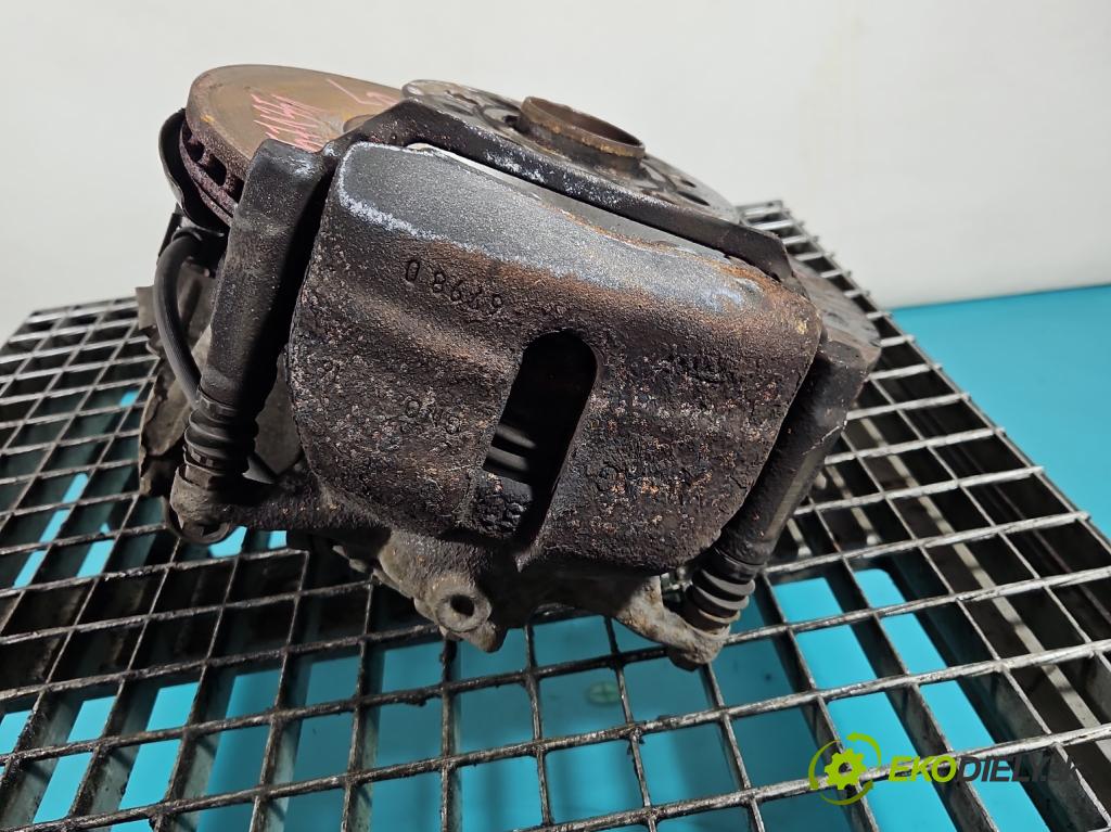 Vw Passat B8 2014 - 2.0 tdi 150 hp automatic 110 kW 1968 cm3 5- brzdič přední levý  (Klika dveří ostatní)