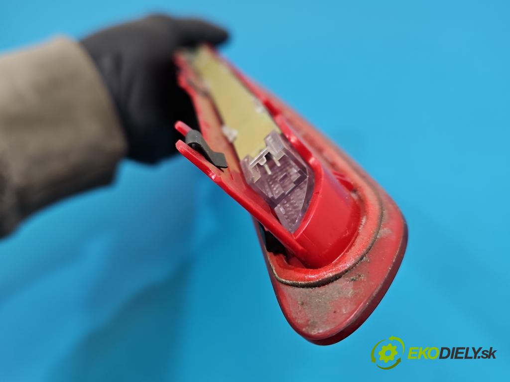 Vw Passat B8 2014 - 2.0 tdi 150 HP automatic 110 kW 1968 cm3 5- světlo: stop: 3G9945087A