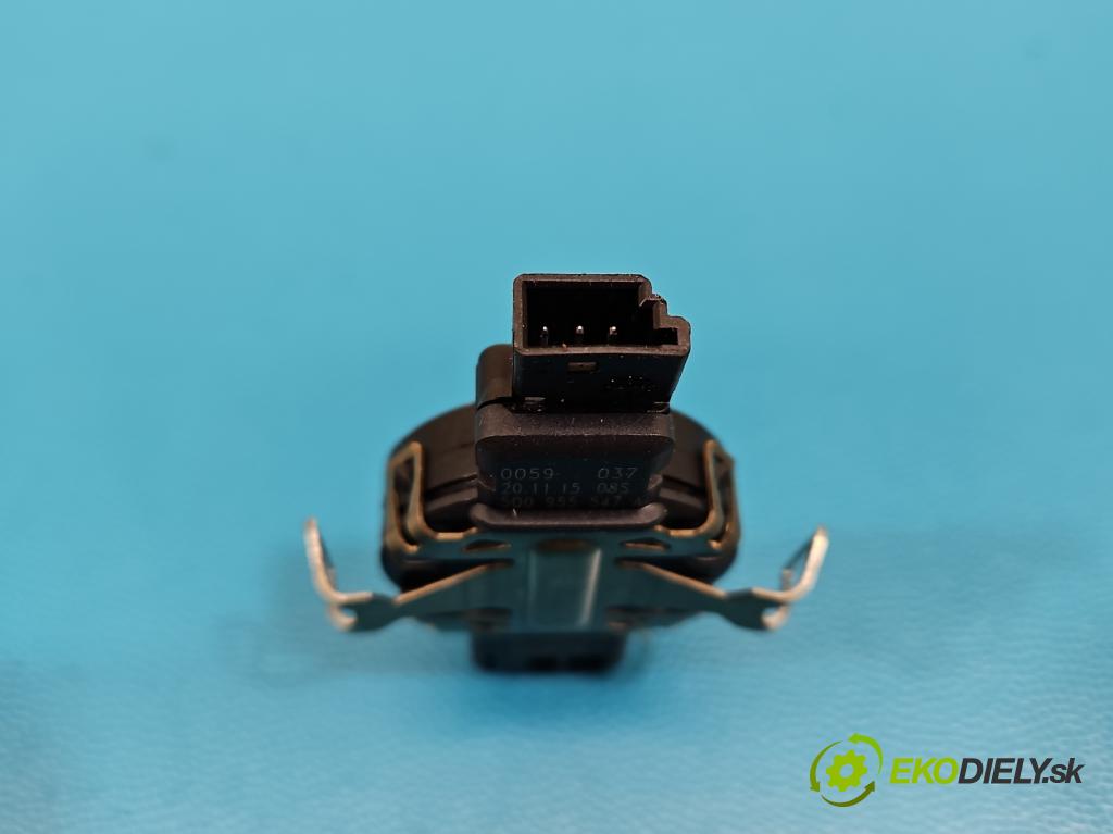 Vw Passat B8 2014 - 2.0 tdi 150 HP automatic 110 kW 1968 cm3 5- snímač déšť: 5Q0955547A (Snímač dažďa)