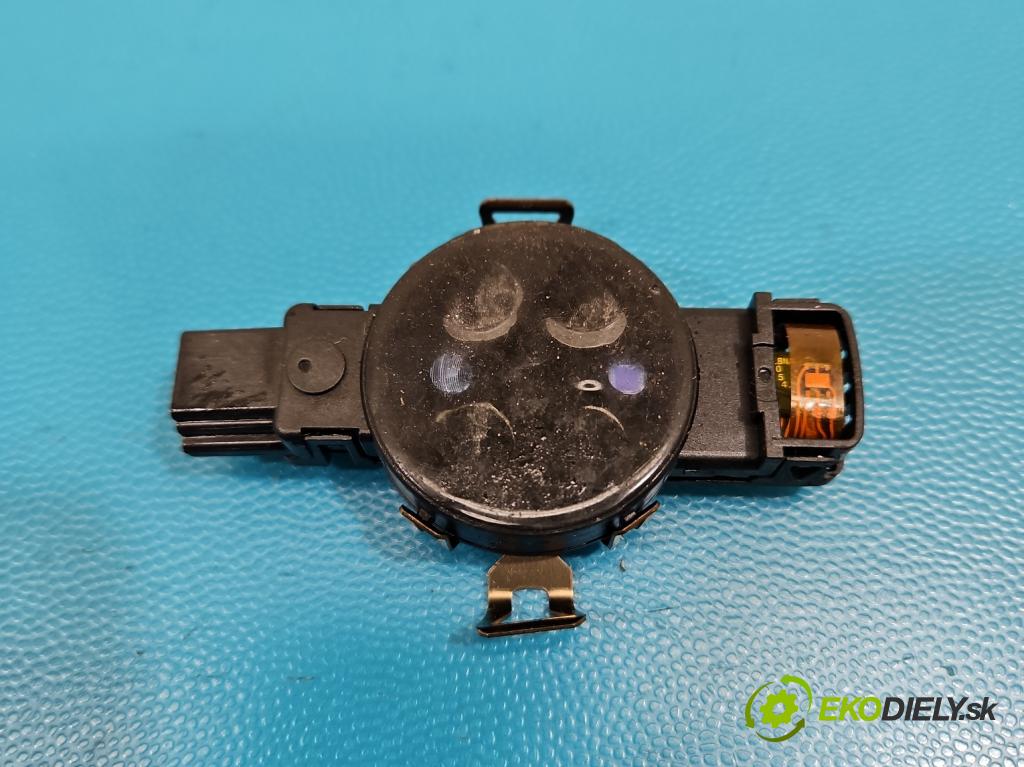 Vw Passat B8 2014 - 2.0 tdi 150 HP automatic 110 kW 1968 cm3 5- snímač déšť: 5Q0955547A (Snímač dažďa)