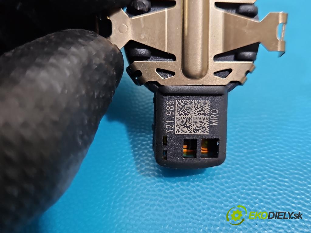 Vw Passat B8 2014 - 2.0 tdi 150 HP automatic 110 kW 1968 cm3 5- snímač déšť: 5Q0955547A (Snímač dažďa)