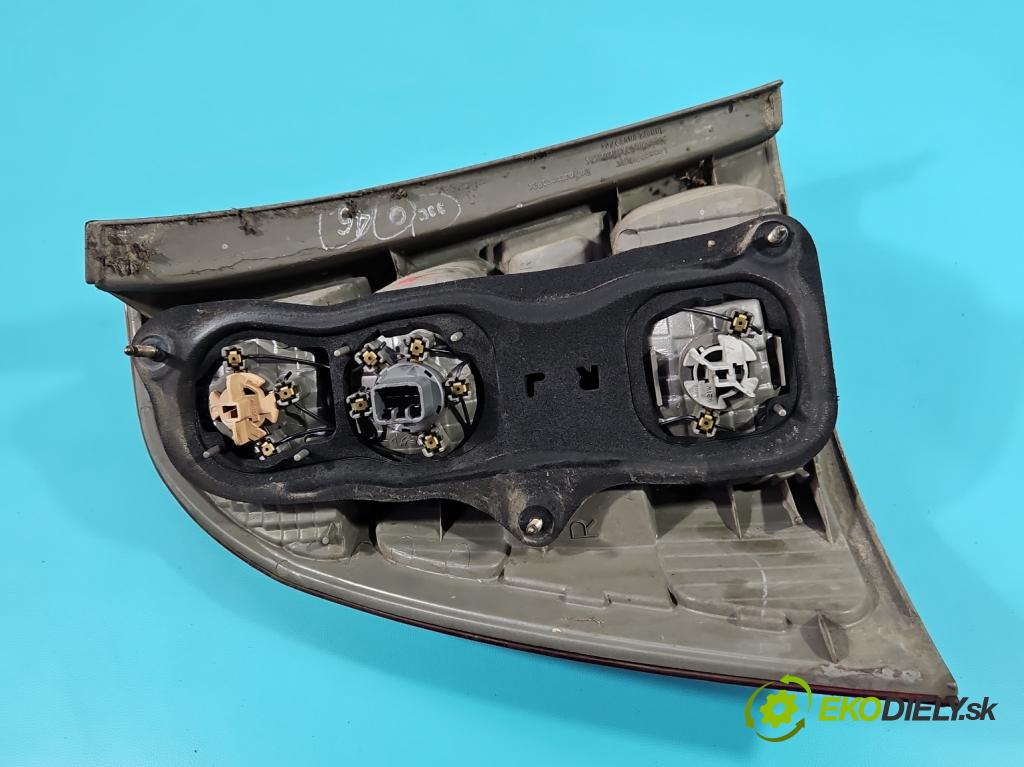 Toyota Corolla E12 2001-2009 2.0 D4D 90 hp manual 66 kW 1995 cm3 5- světlo zadní pravé  (Klika dveří ostatní)