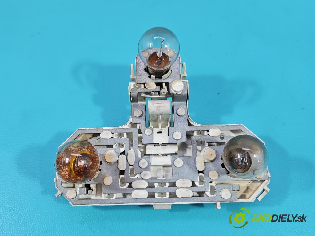 Volvo S80 I 1998-2006 2.5 TDI 140 HP manual 103 kW 2461 cm3 4- svetlo / reflektor zadné ľavé 9154478 (Kľučka dverí ostatné)