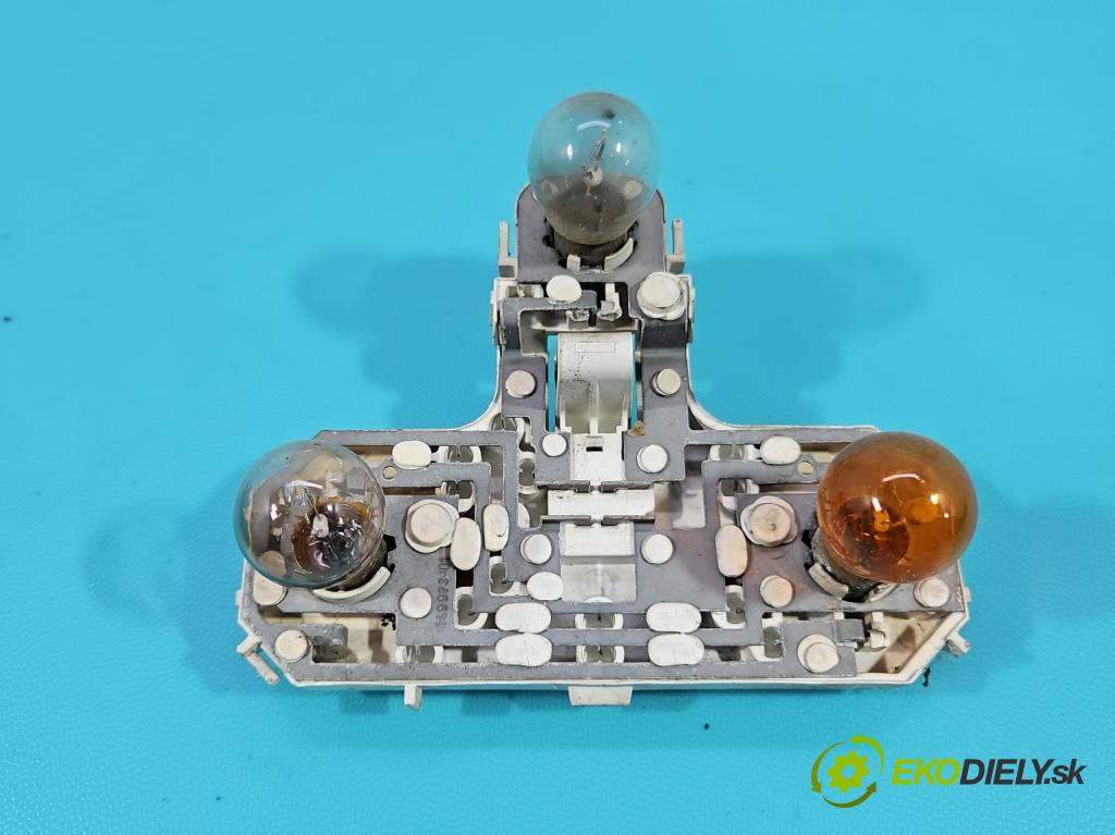 Volvo S80 I 1998-2006 2.5 TDI 140 HP manual 103 kW 2461 cm3 4- svetlo / reflektor zadné pravé 9154479 (Kľučka dverí ostatné)