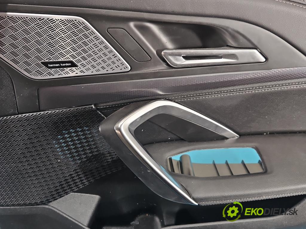 Bmw iX1 U11 0.0 elektrický: 272 HP automatic 200 kW 1 cm3 5- Čalounictví: dvere predné pravé F015105