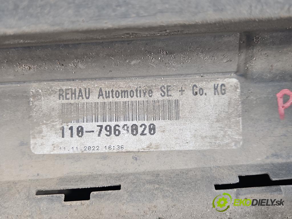 Bmw iX1 U11 0.0 elektrický: 272 HP automatic 200 kW 1 cm3 5- lišta práh: pravé 5A01682 (Lišta prahová)