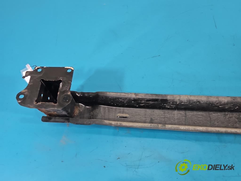 Vw Passat B8 2014 - 2.0 tdi 150 HP automatic 110 kW 1968 cm3 5- výstuha nárazník zadné