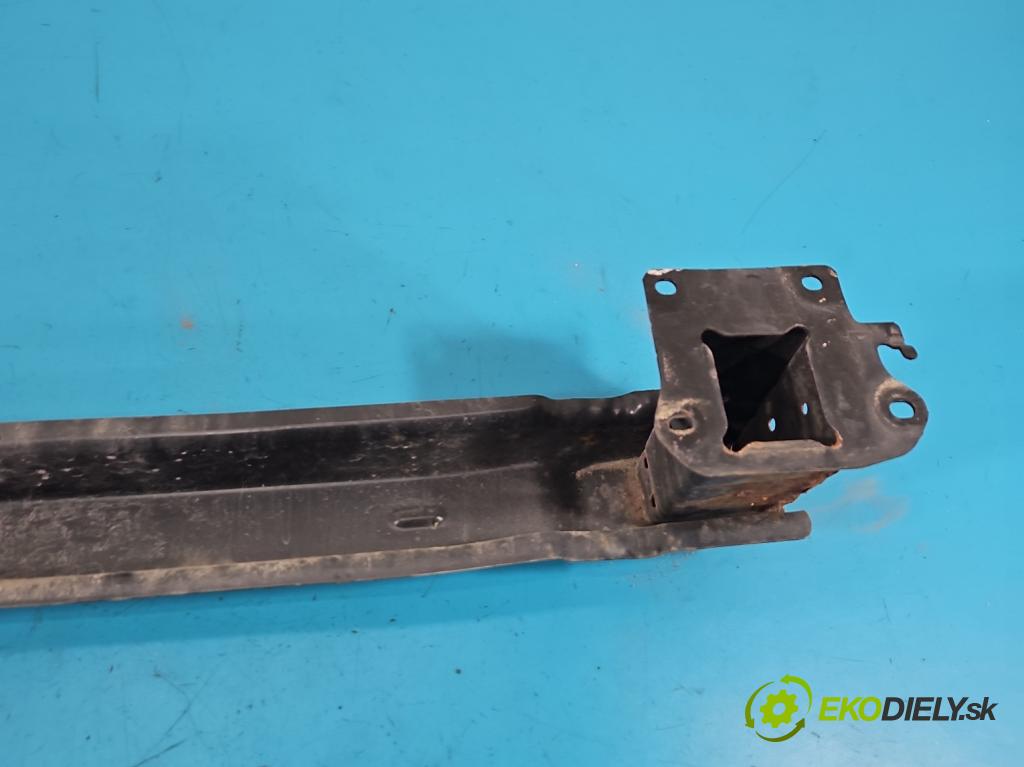 Vw Passat B8 2014 - 2.0 tdi 150 HP automatic 110 kW 1968 cm3 5- výstuha nárazník zadné