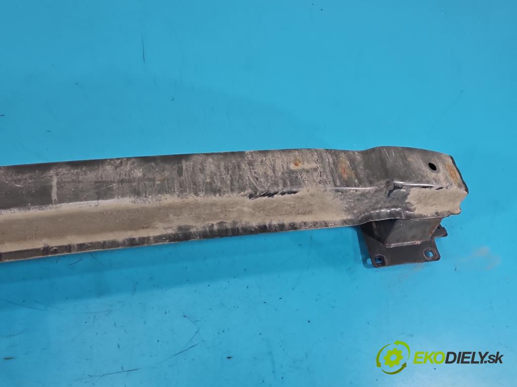 Vw Passat B8 2014 - 2.0 tdi 150 HP automatic 110 kW 1968 cm3 5- výstuha nárazník zadné