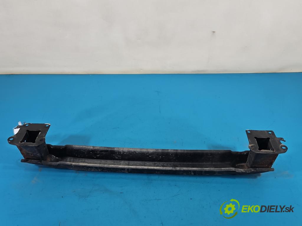 Vw Passat B8 2014 - 2.0 tdi 150 HP automatic 110 kW 1968 cm3 5- výstuha nárazník zadné