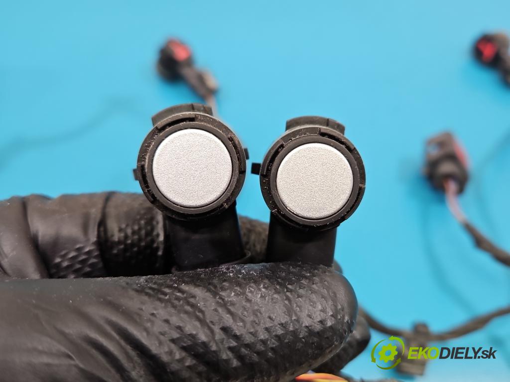 Vw Passat B8 2014 - 2.0 tdi 150 hp automatic 110 kW 1968 cm3 5- snímač parkování 3G9971104