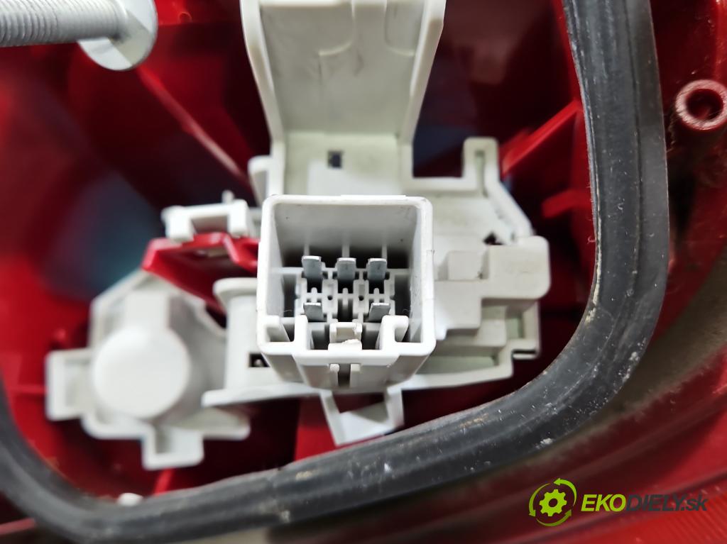 Ford Fiesta Mk7 2008-2017 1.2 16V 82 hp manual 60 kW 1242 cm3 3- světlo zadní levé 8A61-13405-A (Klika dveří ostatní)