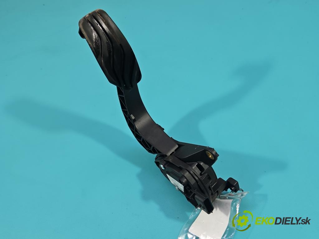 Dacia Duster III 24- 1.2 131 HP manual 96 kW 1199 cm3 5- pedal plyn potenciometr: 180108467R-B
