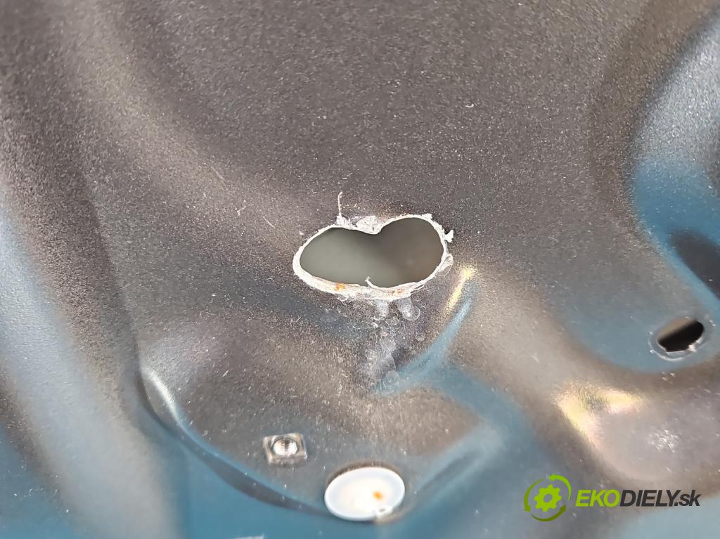 Audi A4 B9 2015-2024 2.0 TDI 190 HP automatic 140 kW 1968 cm3 5- dvere zadné ľavé  (Kľučka dverí ostatné)