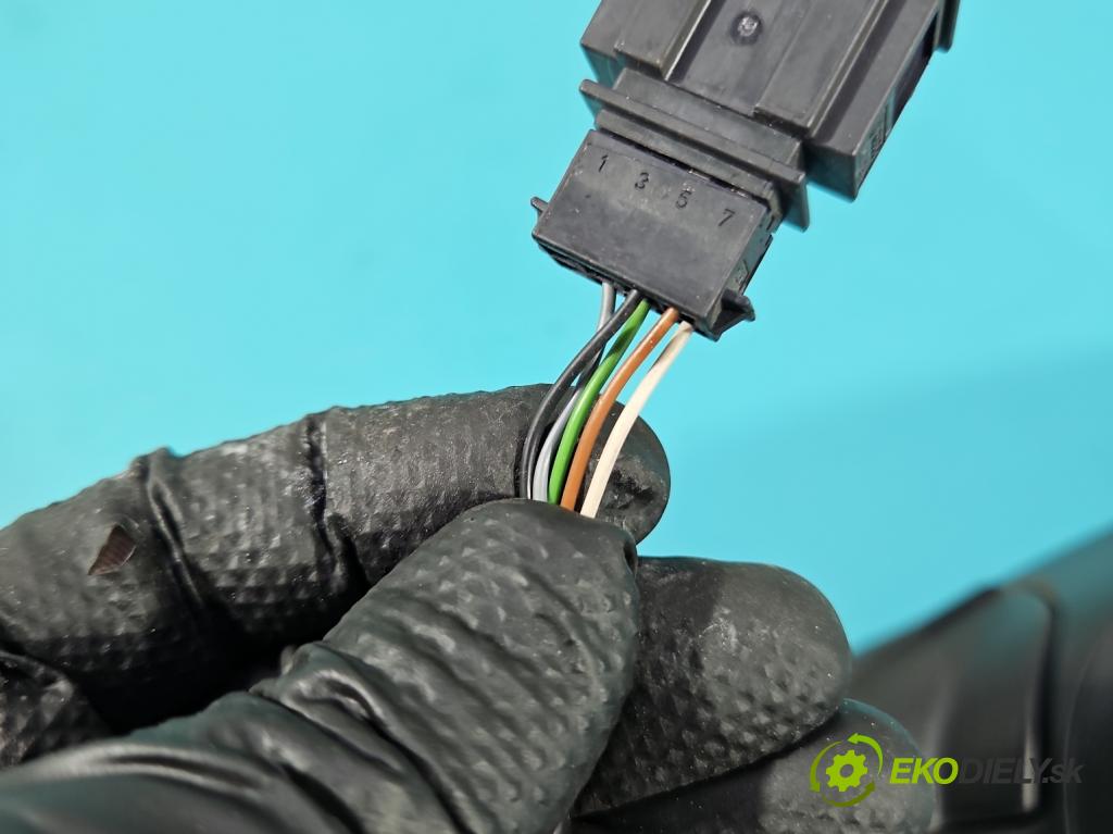 Skoda Fabia II 2007-2014 1.6 tdi CAYA 105 HP manual 77 kW 1598 cm3 5- zrkadlo ľavé 5J1857501CD (Kľučka dverí ostatné)