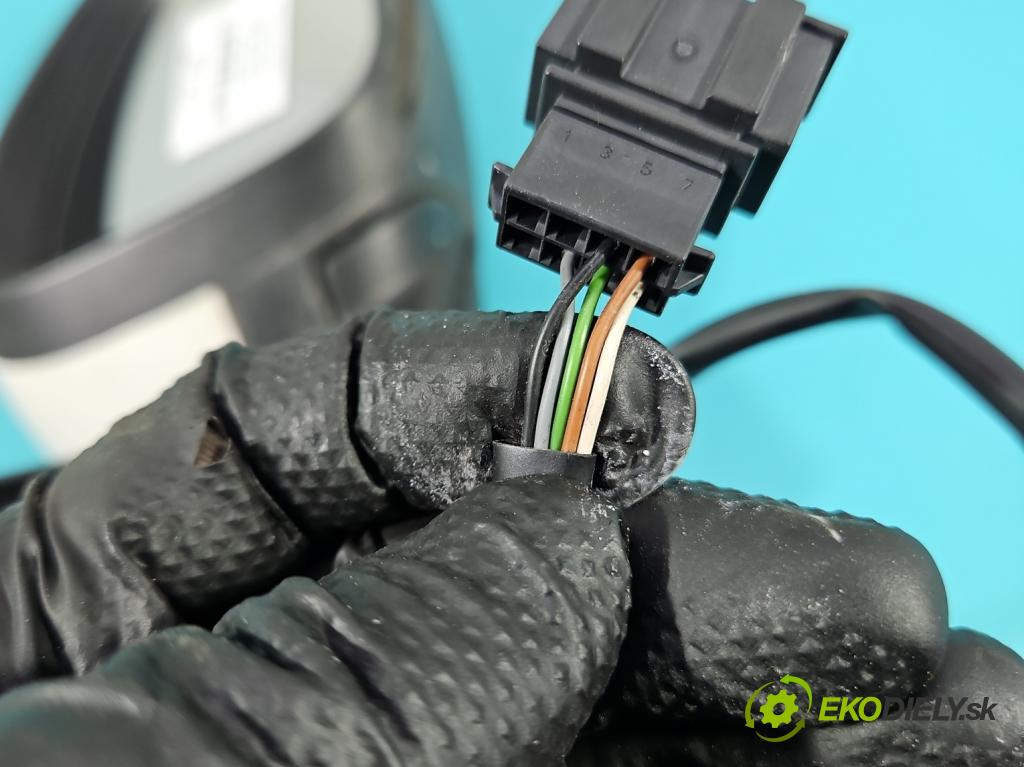 Skoda Fabia II 2007-2014 1.6 tdi CAYA 105 HP manual 77 kW 1598 cm3 5- zrkadlo pravé  (Kľučka dverí ostatné)