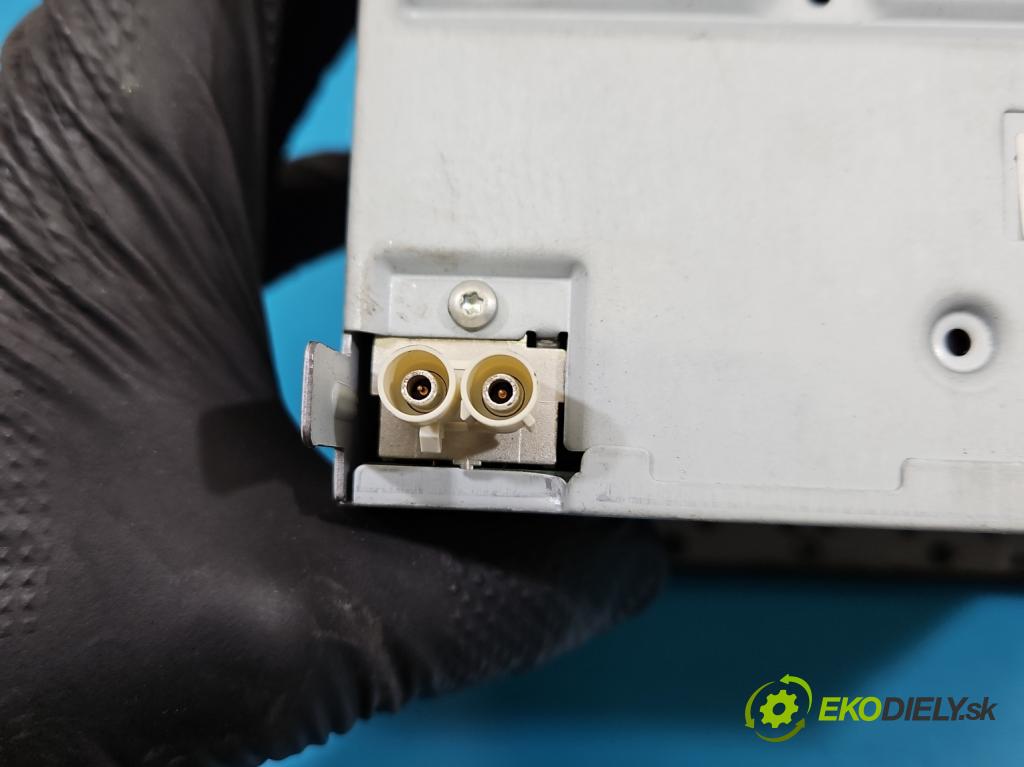 Skoda Fabia II 2007-2014 1.6 tdi CAYA 105 HP manual 77 kW 1598 cm3 5- Radio originál 5J0035161G