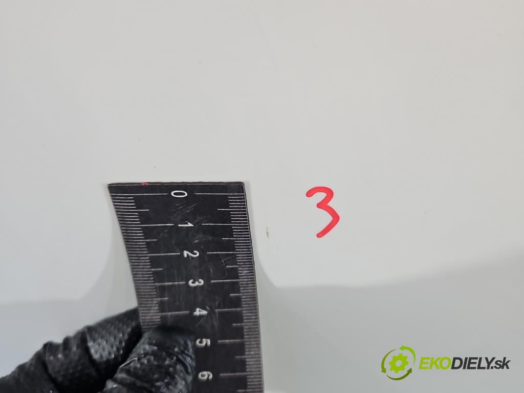 Skoda Fabia II 2007-2014 1.6 tdi CAYA 105 hp manual 77 kW 1598 cm3 5- dveře přední levé  (Klika dveří ostatní)