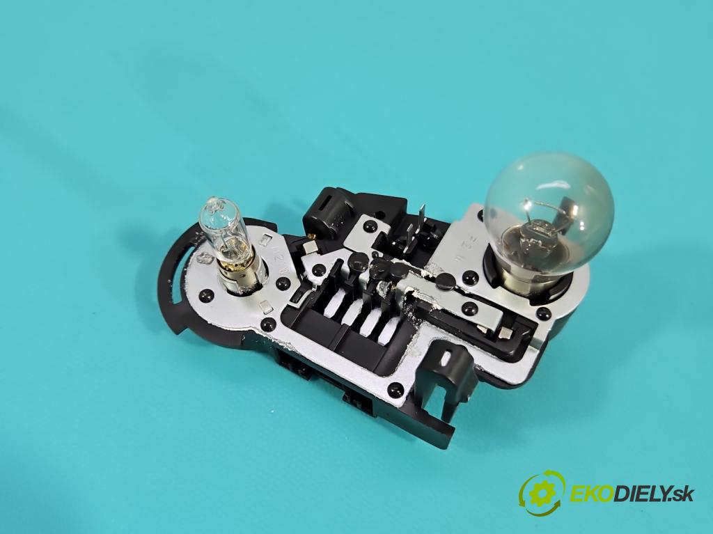 Bmw 3 F30 2011-2018 2.0d N47D20 184hp automatic 135 kW 1995 cm3 5- svetlo / reflektor zadné ľavé 7371111-02 (Kľučka dverí ostatné)