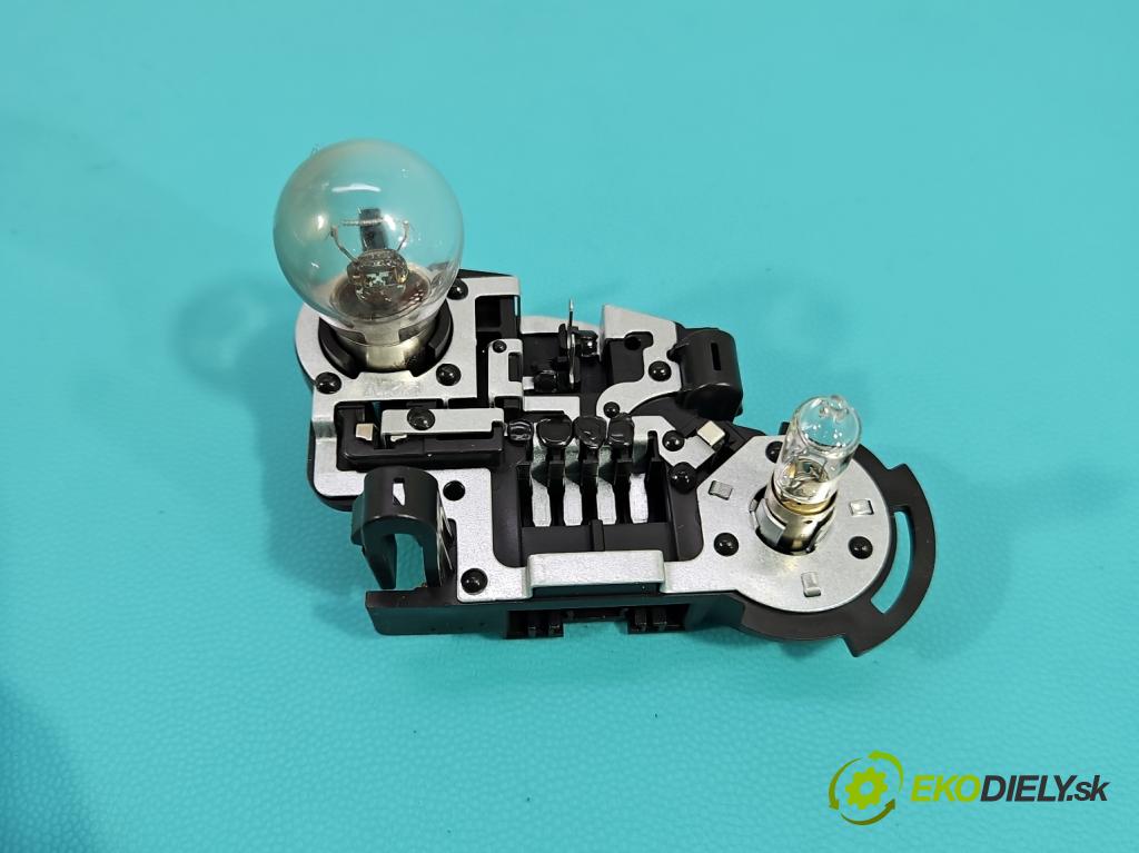 Bmw 3 F30 2011-2018 2.0d N47D20 184hp automatic 135 kW 1995 cm3 5- svetlo / reflektor zadné pravé 7371112 (Kľučka dverí ostatné)