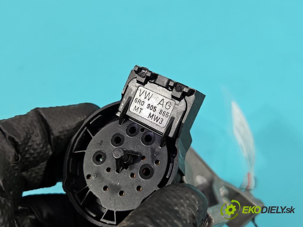 Skoda Fabia II 2007-2014 1.6 tdi CAYA 105 HP manual 77 kW 1598 cm3 5- Spínačka  (Spínacia skrinka)