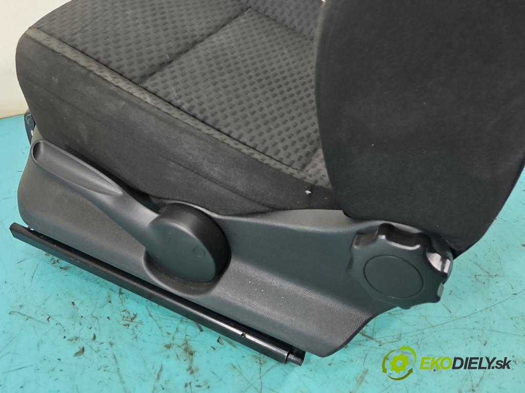 Skoda Fabia II 2007-2014 1.6 tdi 105 HP manual 77 kW 1598 cm3 5- Sedačka ľavý  (Sedadlo)