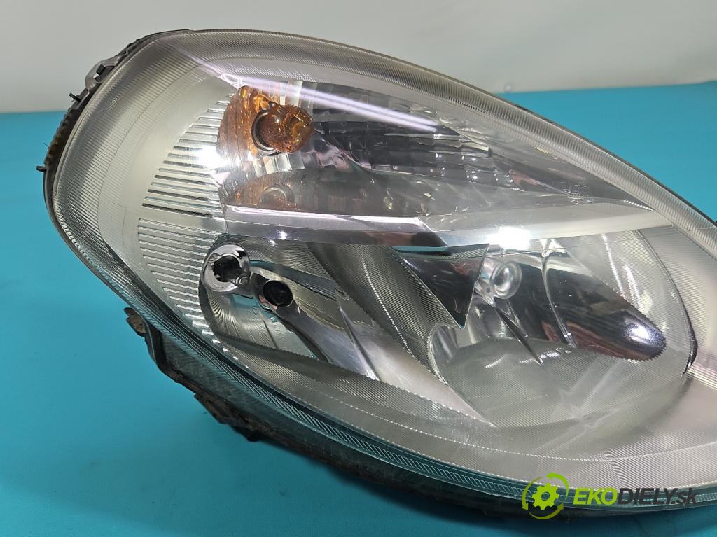 Lancia Ypsilon II 2003-2011 1.2 16V 80 HP manual 59 kW 1242 cm3 3- Reflektor: pravý 270532-00R (Svetlo predné pravé)