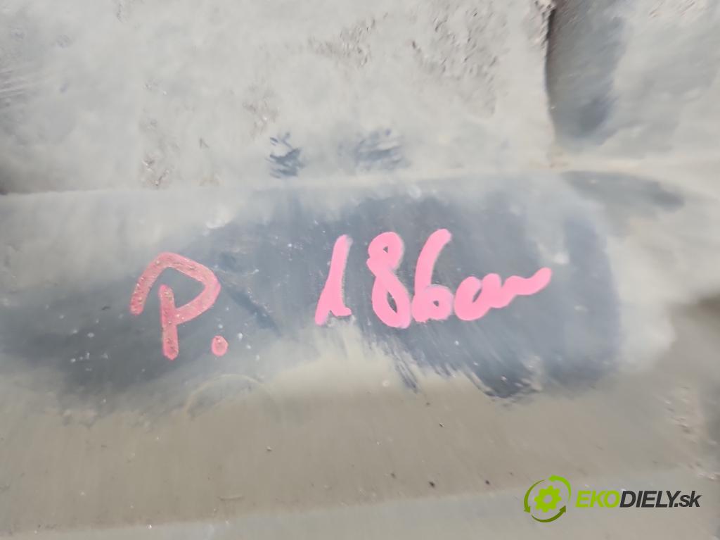 Dacia Duster III 24- 1.2 131 HP manual 96 kW 1199 cm3 5- lišta práh: pravé 764184504R (Lišta prahová)