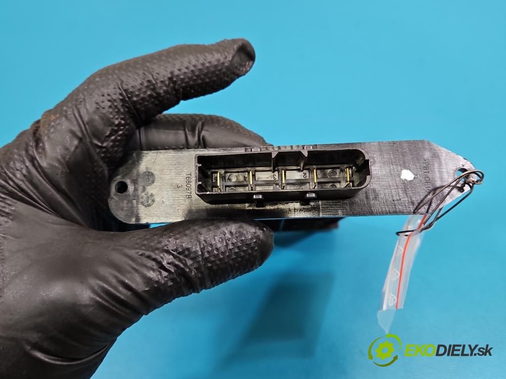 Dacia Duster III 24- 1.2 131 HP manual 96 kW 1199 cm3 5- radiator 271439346RB (Radiátor kúrenia)