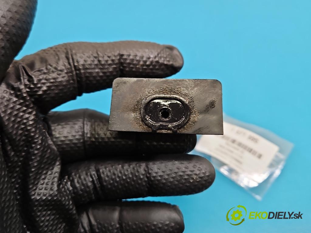 Dacia Duster III 24- 1.2 131 hp manual 96 kW 1199 cm3 5- Upevnění: 850424422R