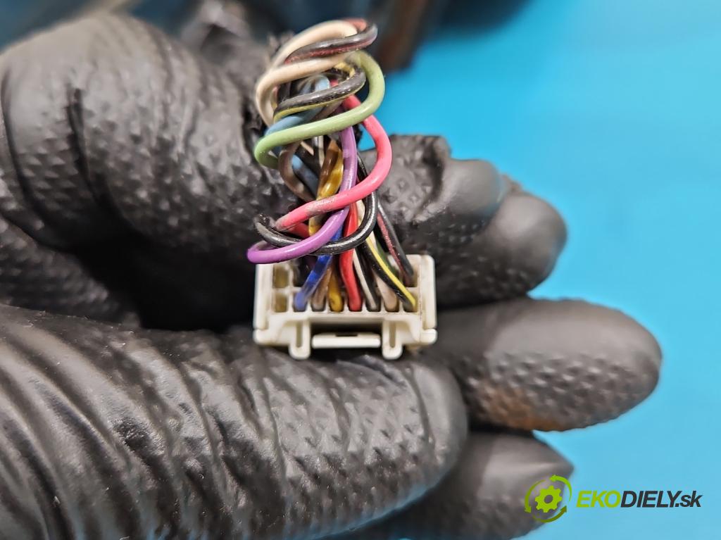 Honda Legend IV 2004-2012 3.5 V6 295HP automatic 217 kW 3471 cm3 4- zrkadlo pravé  (Kľučka dverí ostatné)