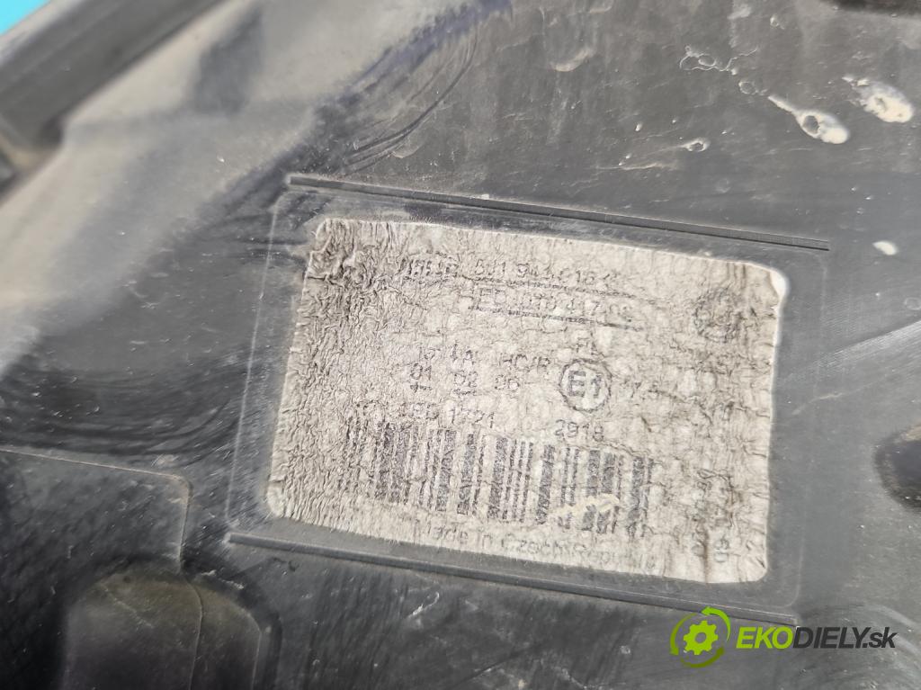 Skoda Fabia II 2007-2014 1.6 tdi CAYA 105 HP manual 77 kW 1598 cm3 5- Reflektor: pravý 5J1941016C (Svetlo predné pravé)