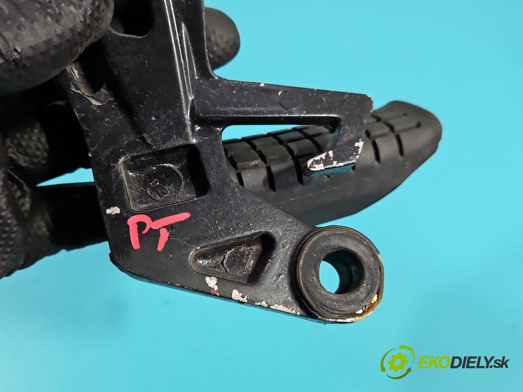 Motocykl HONDA CBR 125R 0.1b 14KM manual 10 kW 125 cm3 2- Upevnenie: