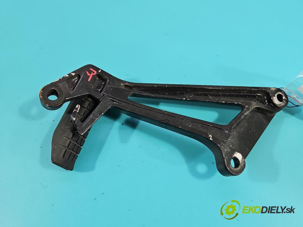 Motocykl HONDA CBR 125R 0.1b 14KM manual 10 kW 125 cm3 2- Upevnenie: