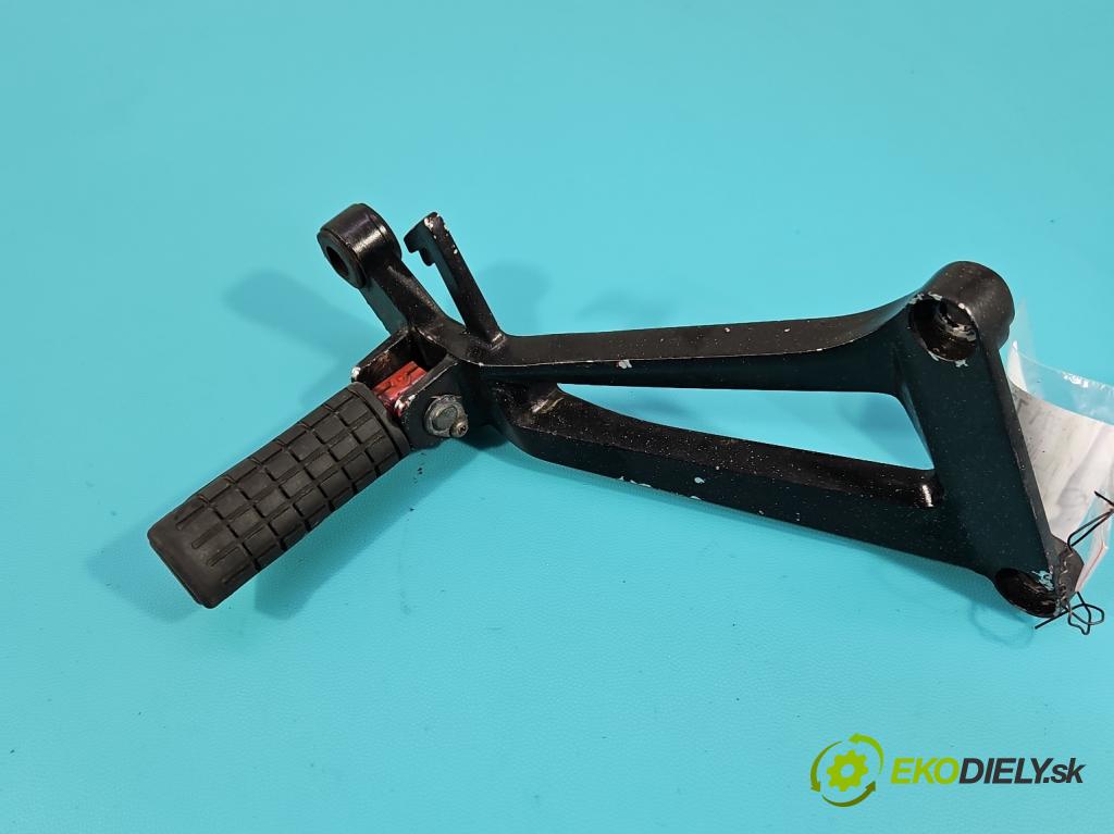 Motocykl HONDA CBR 125R 0.1b 14KM manual 10 kW 125 cm3 2- Upevnenie: