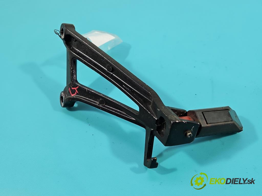 Motocykl HONDA CBR 125R 0.1b 14KM manual 10 kW 125 cm3 2- Upevnenie: