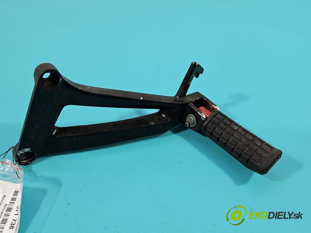 Motocykl HONDA CBR 125R 0.1b 14KM manual 10 kW 125 cm3 2- Upevnenie: 